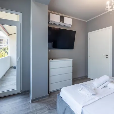Modern Near Sea Garden Apartamento Varna