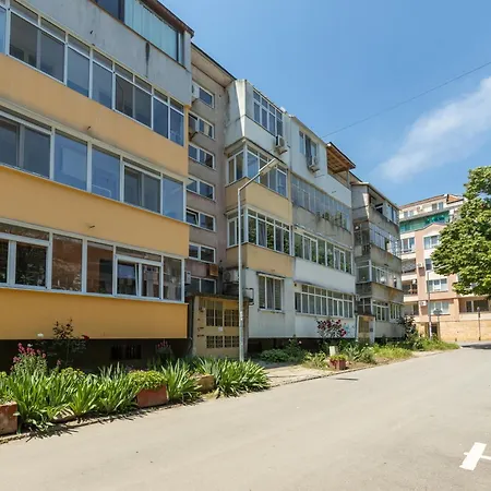 Modern Near Sea Garden Apartamento Varna